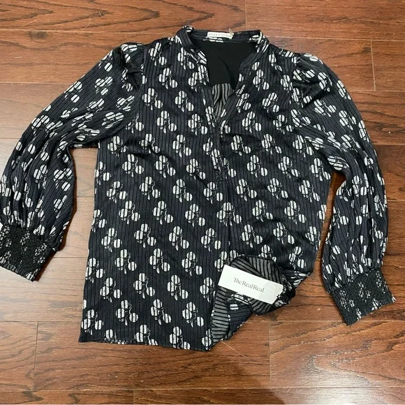 Alice + Olivia Sheila Floral Henley Top Large - Picture 8 of 9